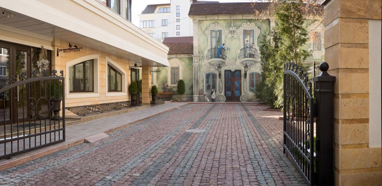 Zentrum Hotel Chisinau Ngoại thất bức ảnh