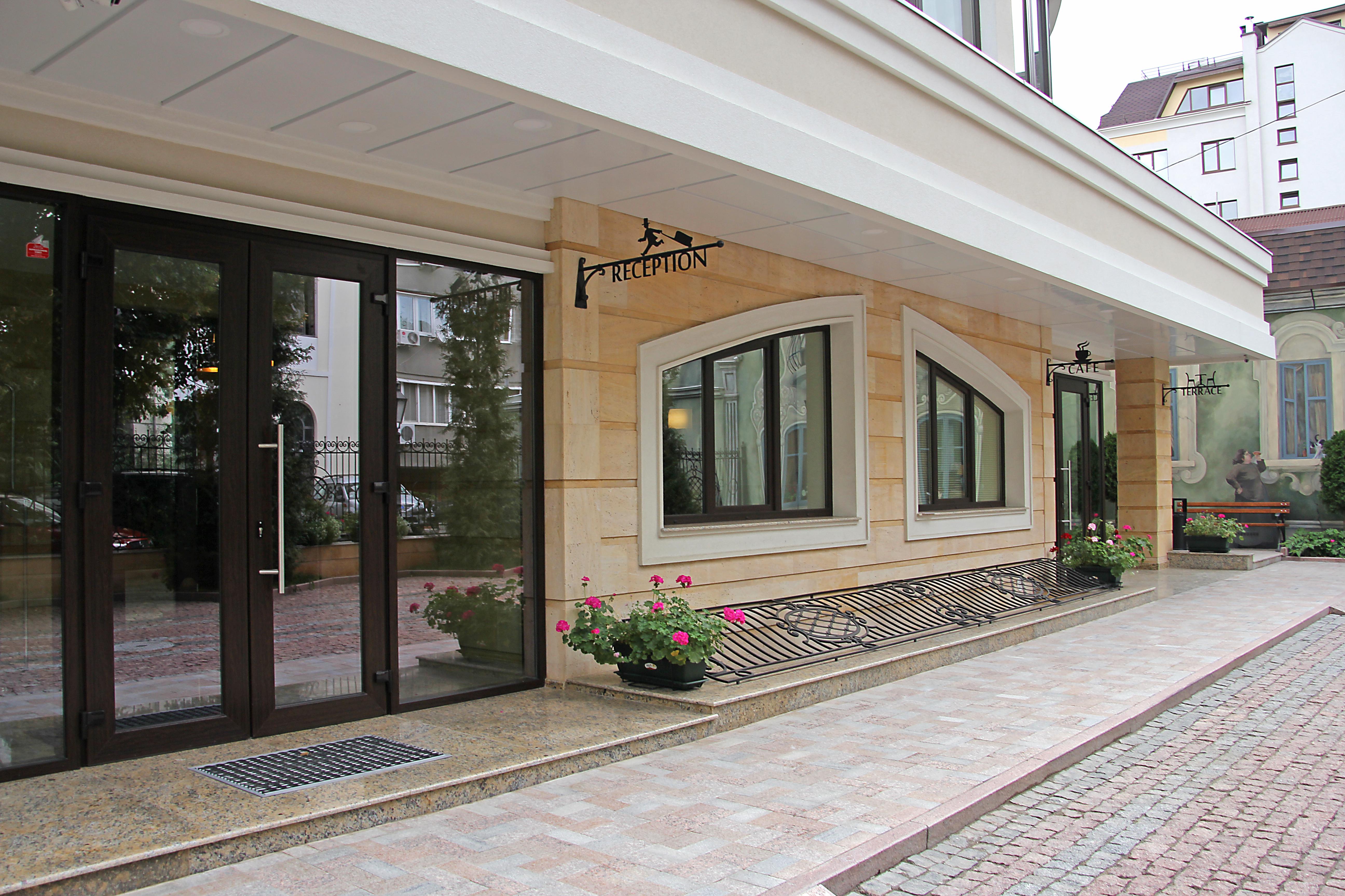 Zentrum Hotel Chisinau Ngoại thất bức ảnh