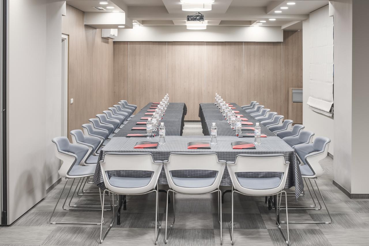 Zentrum Hotel Chisinau Ngoại thất bức ảnh