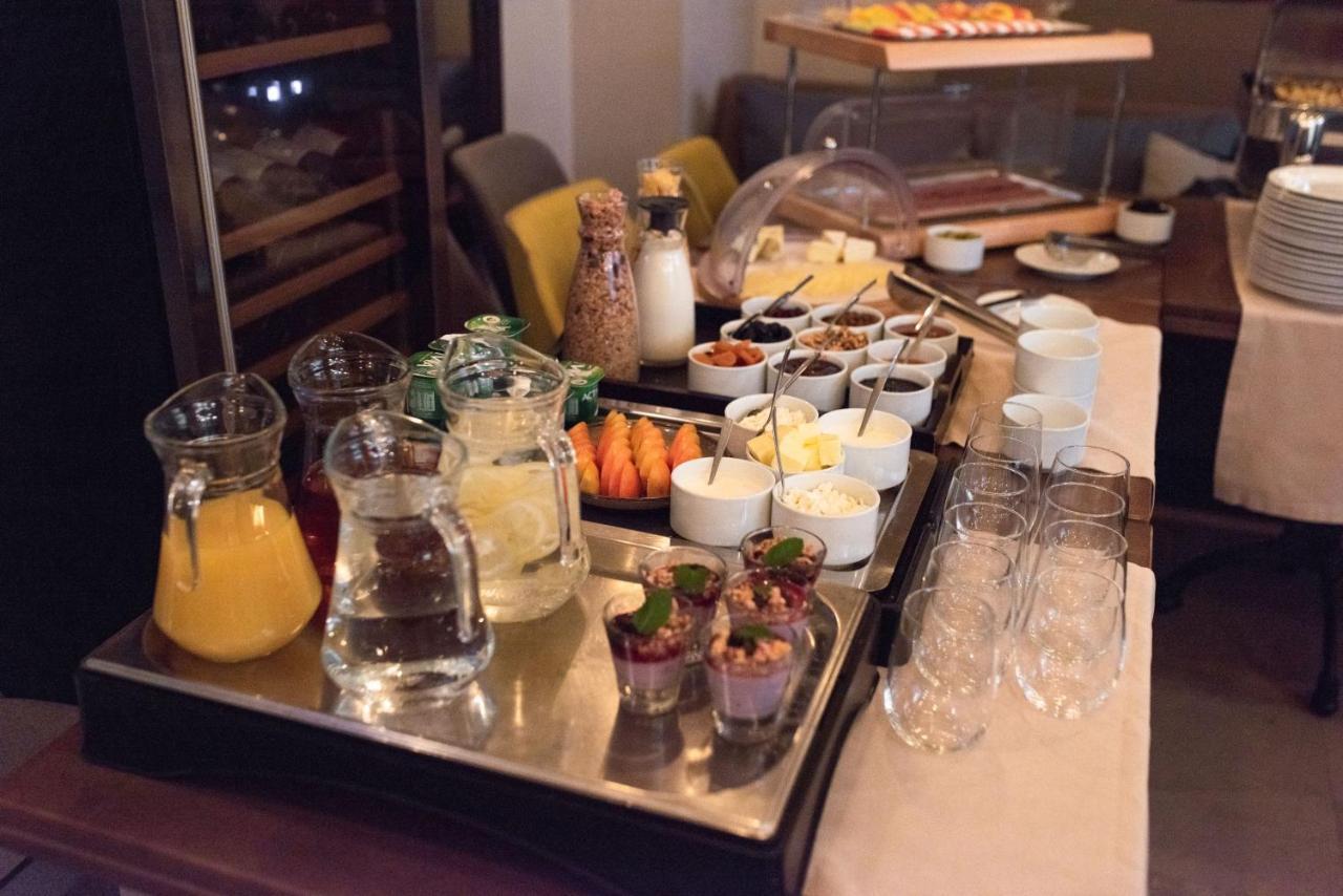 Zentrum Hotel Chisinau Ngoại thất bức ảnh