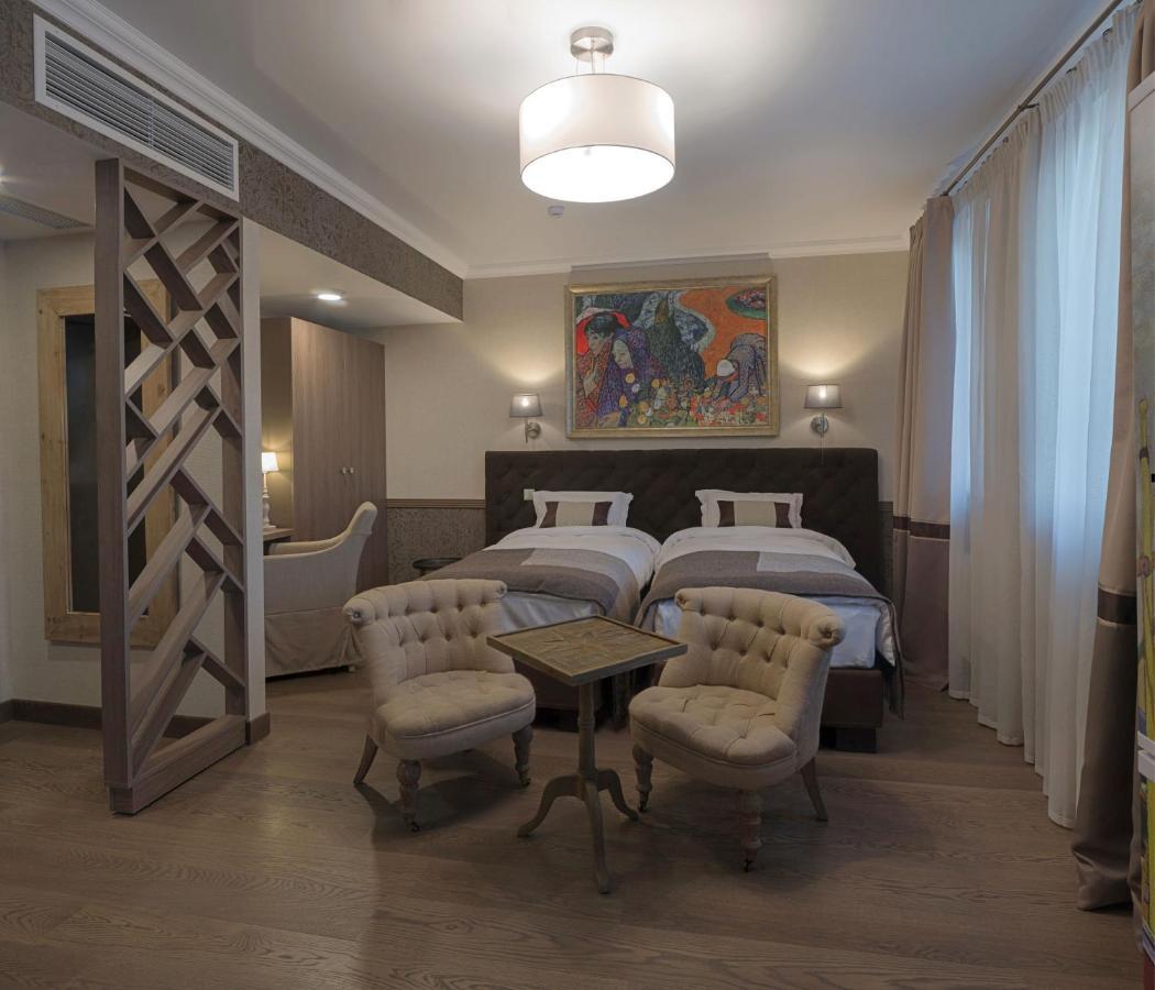 Zentrum Hotel Chisinau Ngoại thất bức ảnh